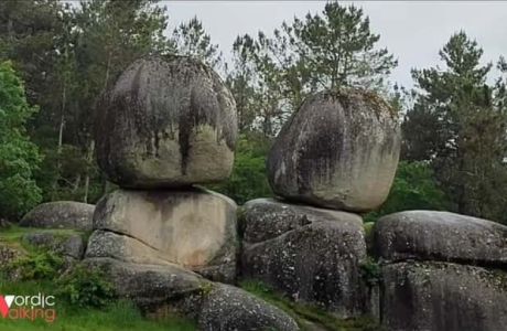 Penas de Rodas bajo la lluvia: Una aventura nórdica única Penas de Rodas bajo la lluvia: Una aventura nórdica única